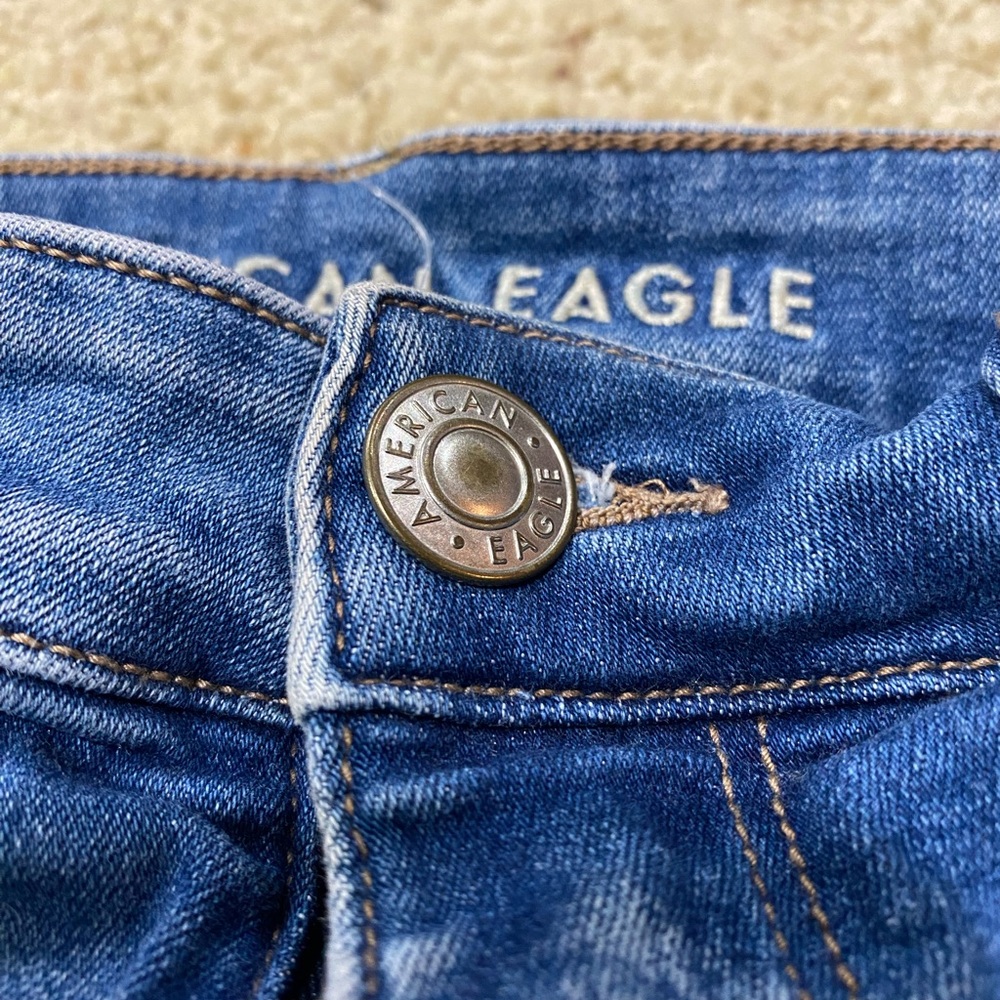 American Eagle Women's Denim Shorts, Size 8, Blue Hi-Rise Shortie - Picture 2 of 6